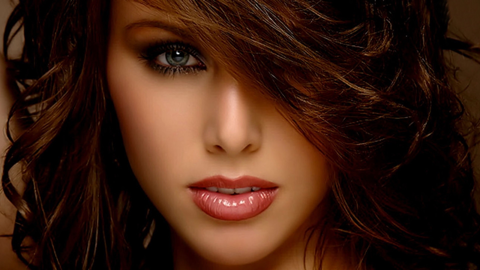 Beautiful Women Faces Wallpaper