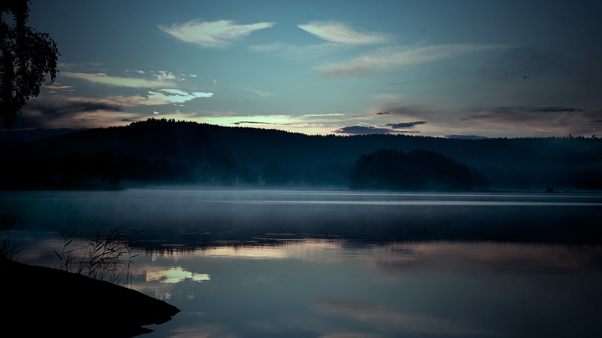 Misty Lake Surface HD Wallpaper