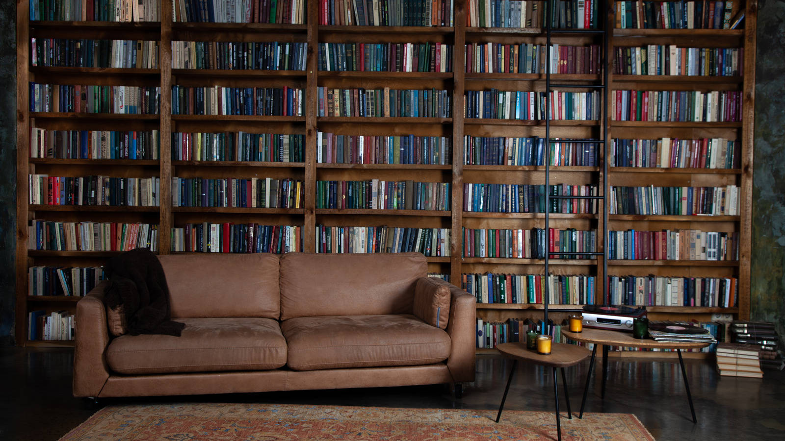Bookshelf Wallpaper