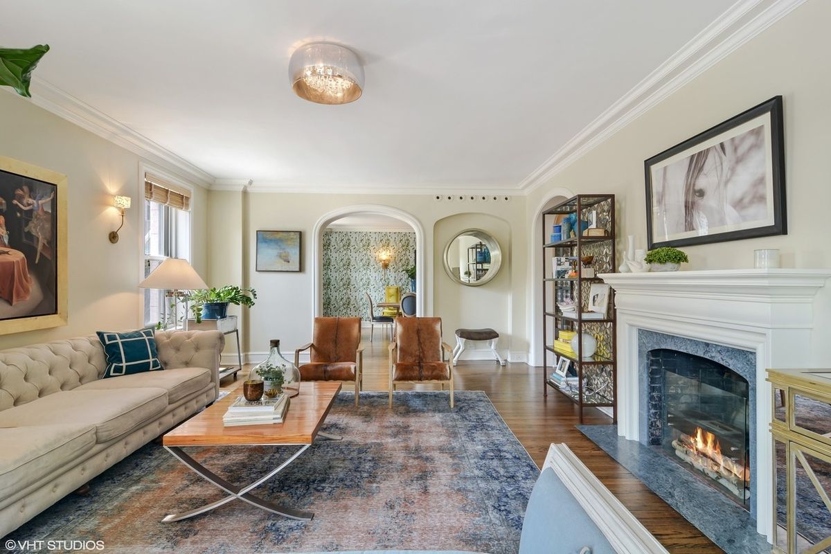 Lakeshore Drive Co Op With Striking Colorful Wallpaper Asks 860k