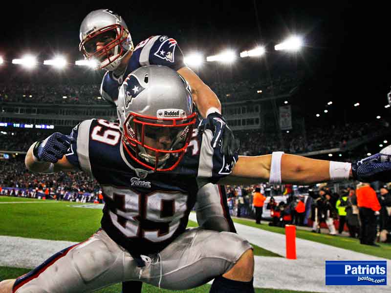 Patriots running back Danny Woodhead bottom was congratulated by