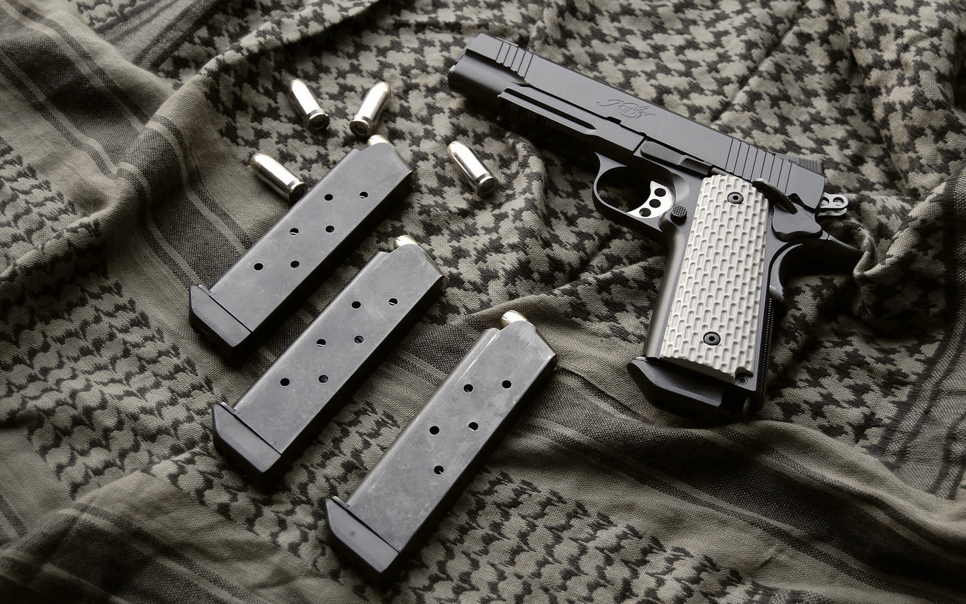 Gray And Black Semi Automatic Pistol With Three Magazine