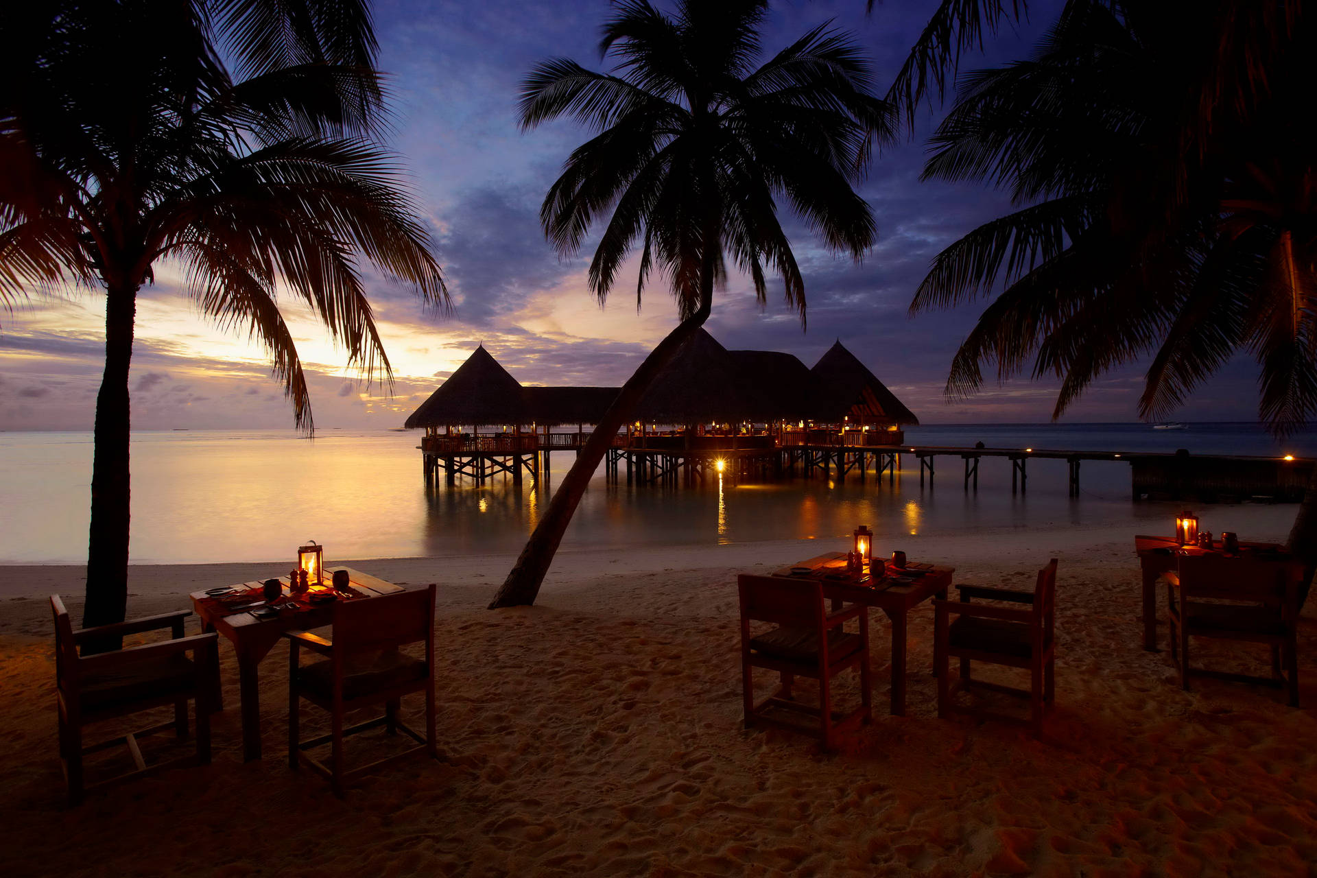 Maldives Luxury Beach Sunset 5qotowfgfxgfho32 Wallpaper