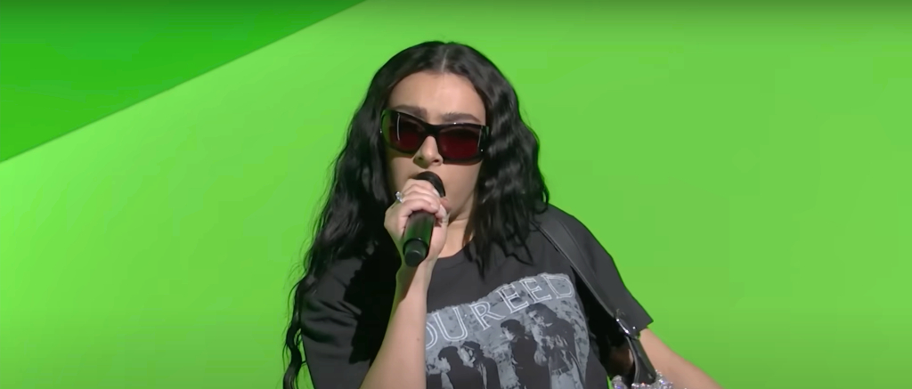 Charli Xcx Snl Performance Screenshot Wallpaper