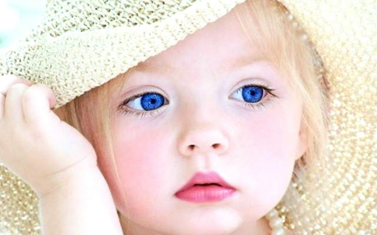 Cute Babies Hat HD Wallpaper 3d