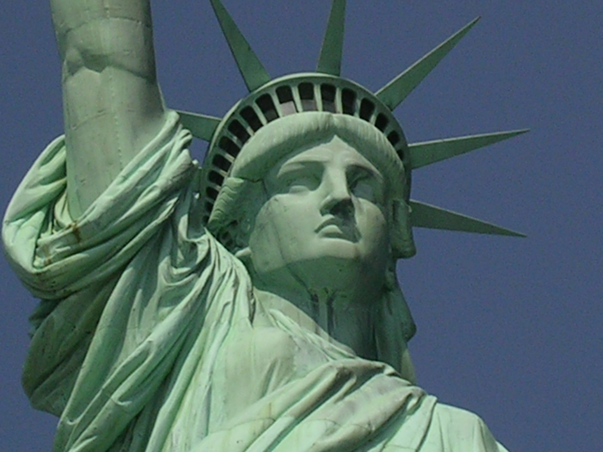Image Two Heads Of The Statue Liberty Apps Directories