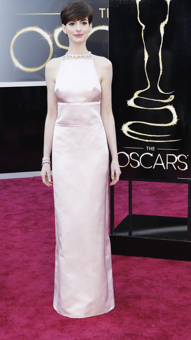 Winners Jennifer Lawrence And Anne Hathaway iPhone HD Wallpaper