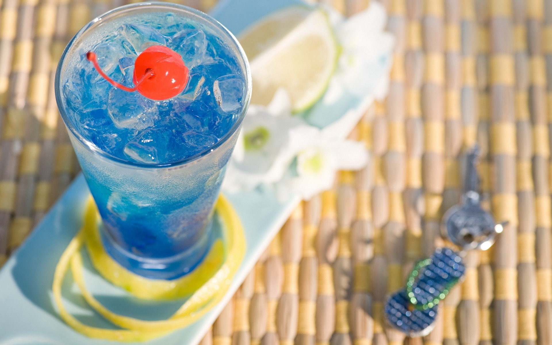 Summer Blue Cocktail Wallpaper HD