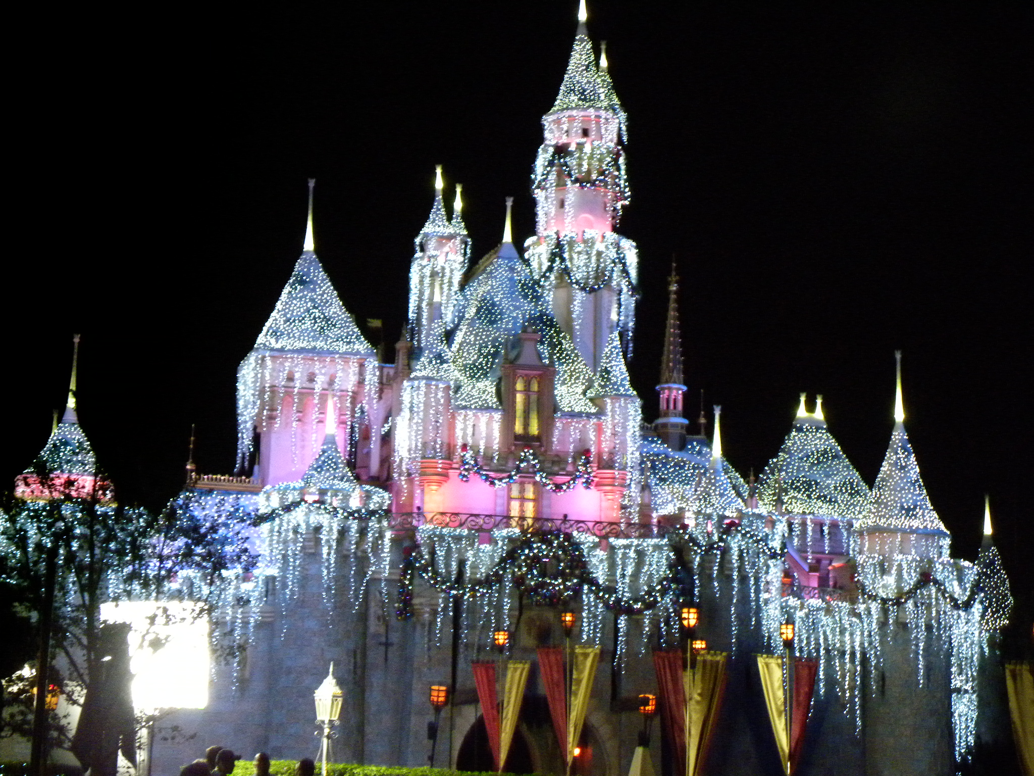 Disneyland Castle Christmas Time Wallpaper