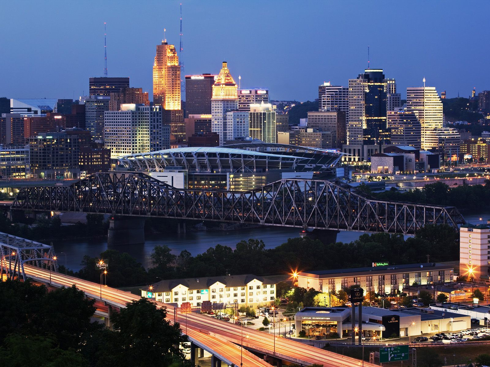 Cincinnati Ohio Skyline From Devou Park Covington Kentucky In