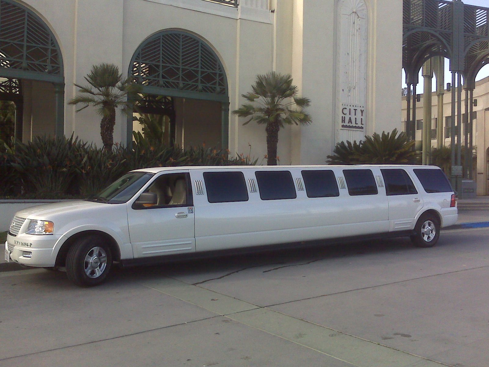 Top Most Beautiful And Amazing Limousine Car Wallpaper In HD