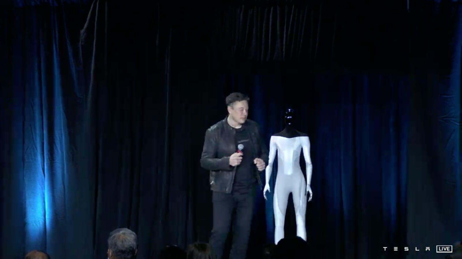 Elon Musk Warned Of Ai Apocalypse Now He S Building A Tesla Robot