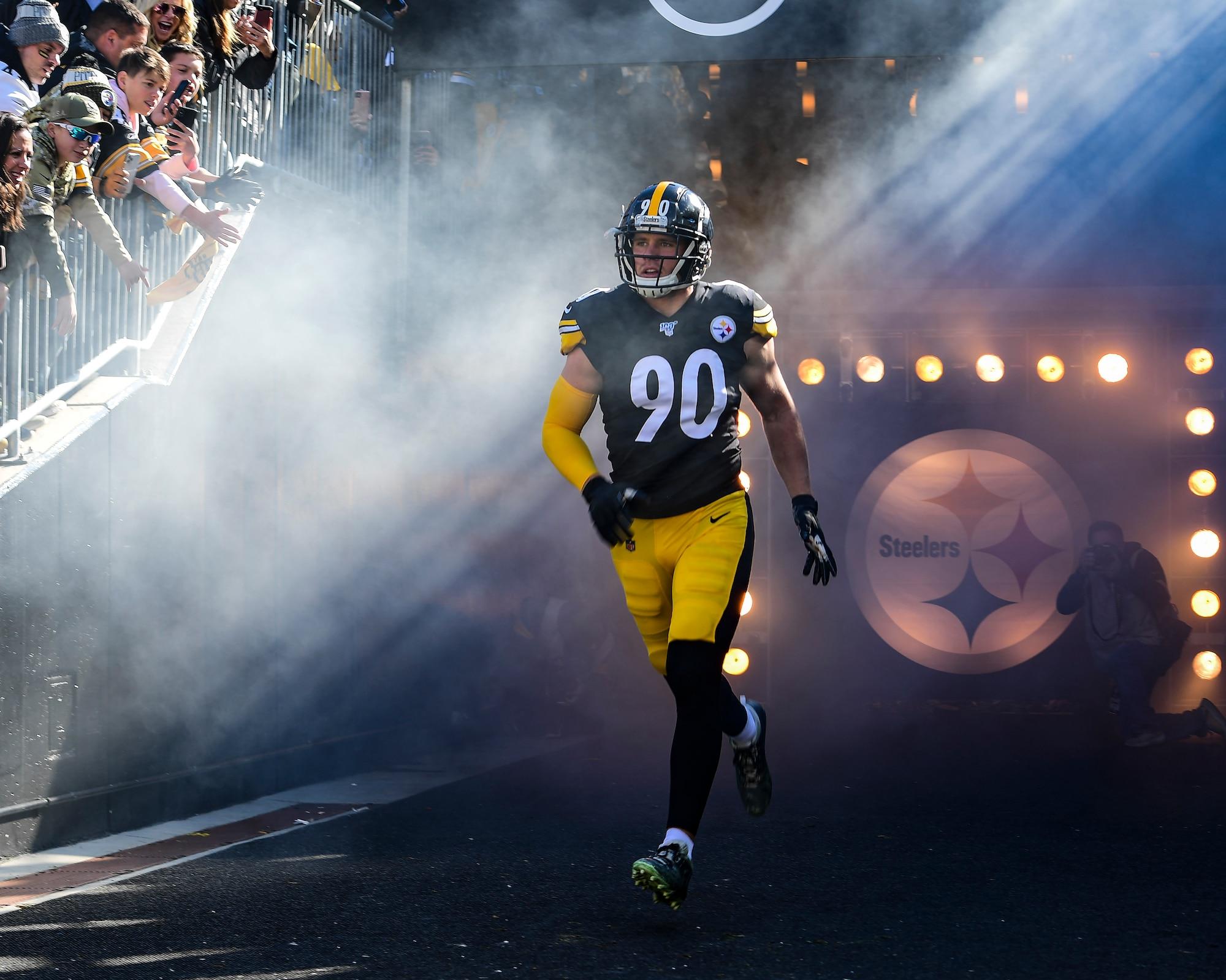 Pittsburgh Steelers Honor Local Military Members In Salute To