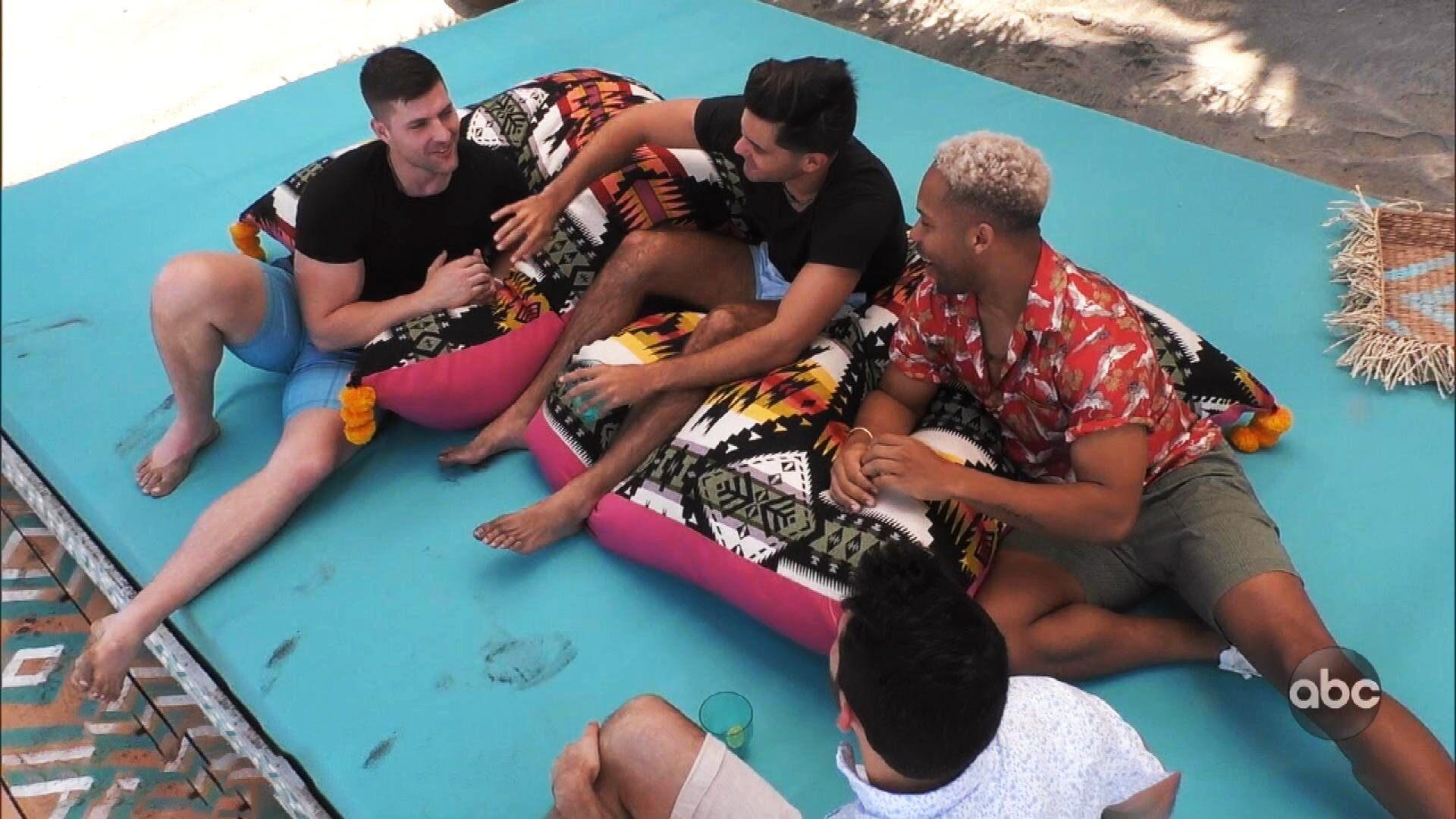 Bachelor In Paradise Premiere Sneak Peek See Who Sets Off