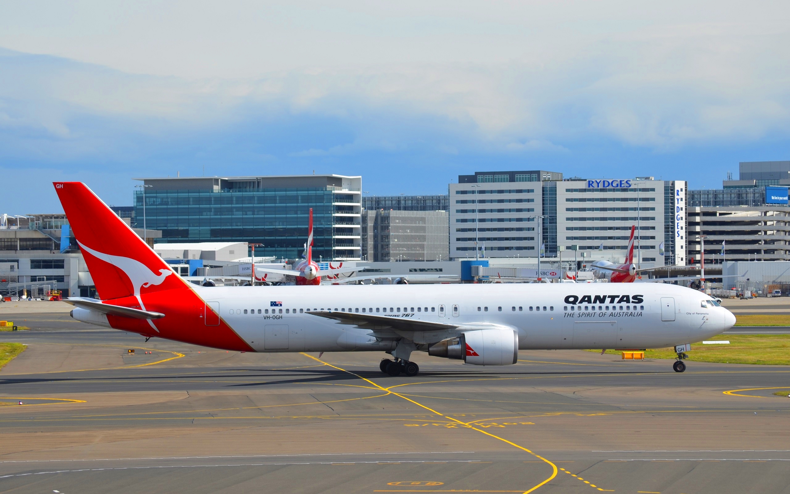 Vh Ogh Boeing 338er Qantas At Sydney Airport HD Wallpaper