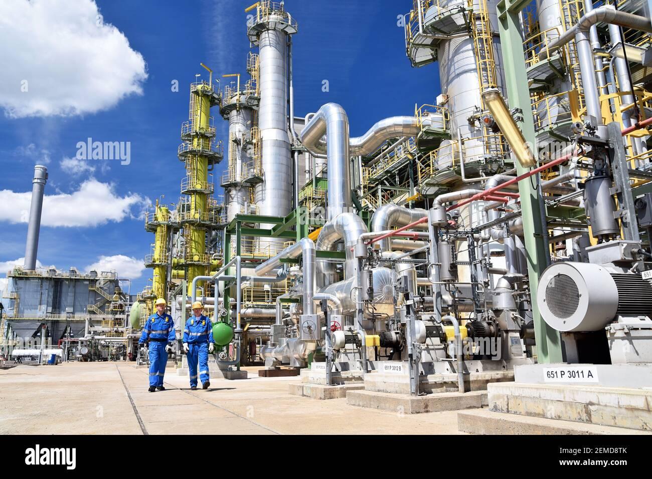 Chemical Plant Workers Hi Res Stock Photography And Image