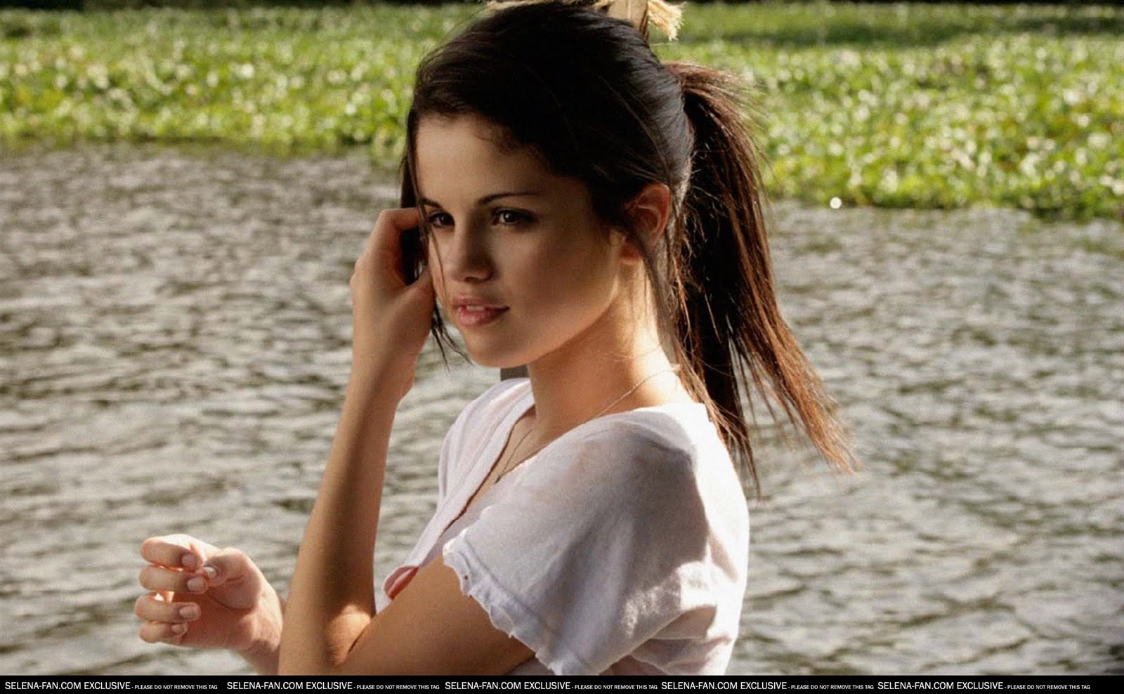 HD Wallpaper Selena Gomez