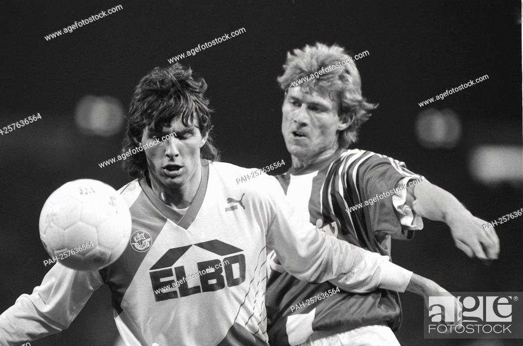 firo 04101992 Fuvuball Soccer 1st Bundesliga season 19911992