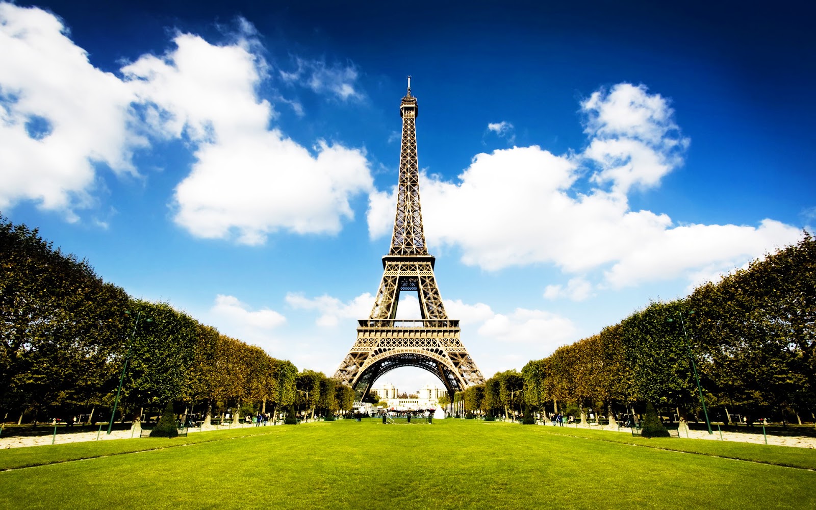 Eiffel Tower HD Desktop Wallpaper