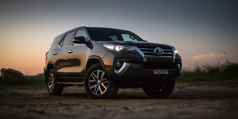 Hd Photos Of Fortuner Car