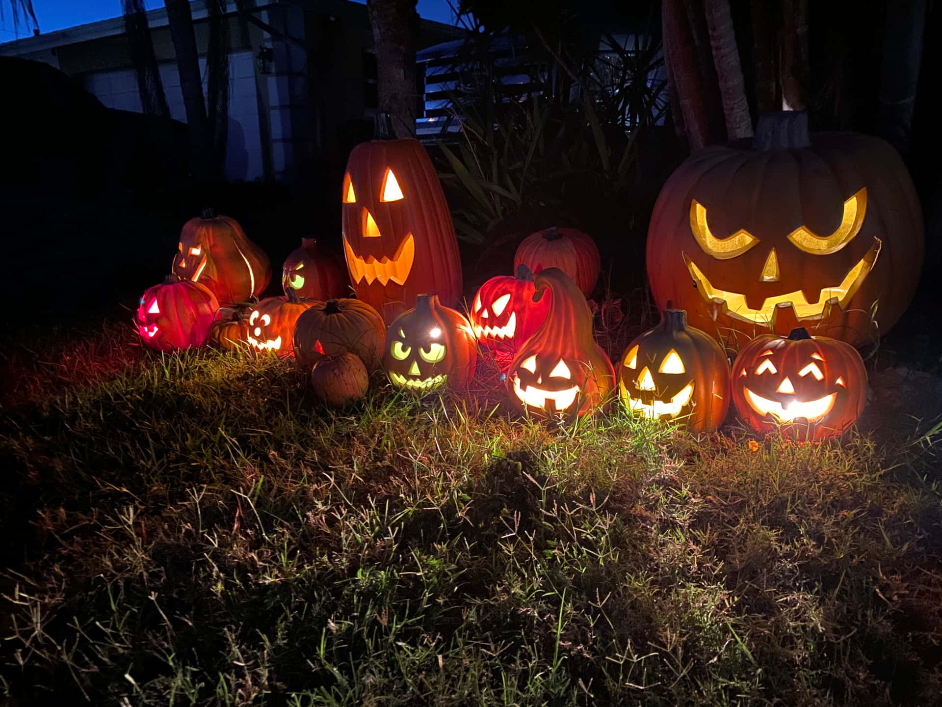 X Halloween Wallpaper
