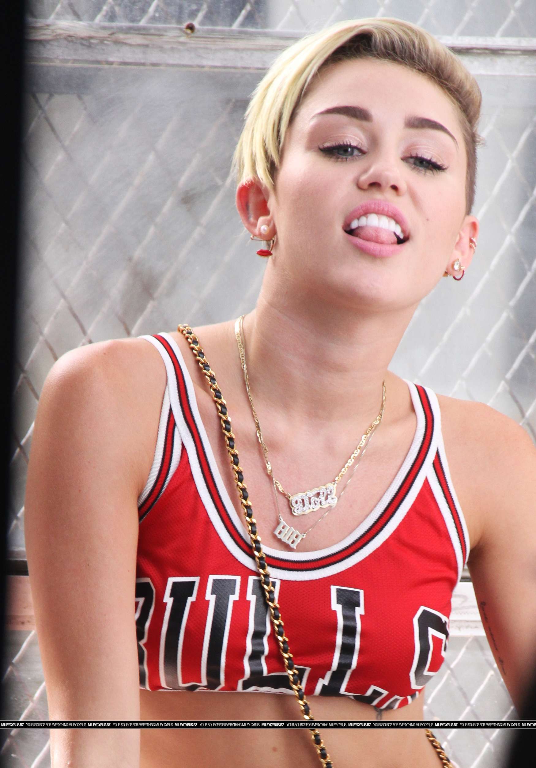 Miley Cyrus Video Hot Videos Watch And Download Miley Cyrus