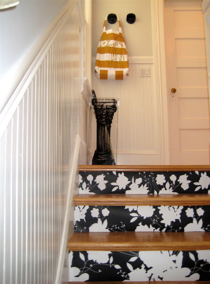 Wallpapered Staircase Check Out The Before And After Image Here
