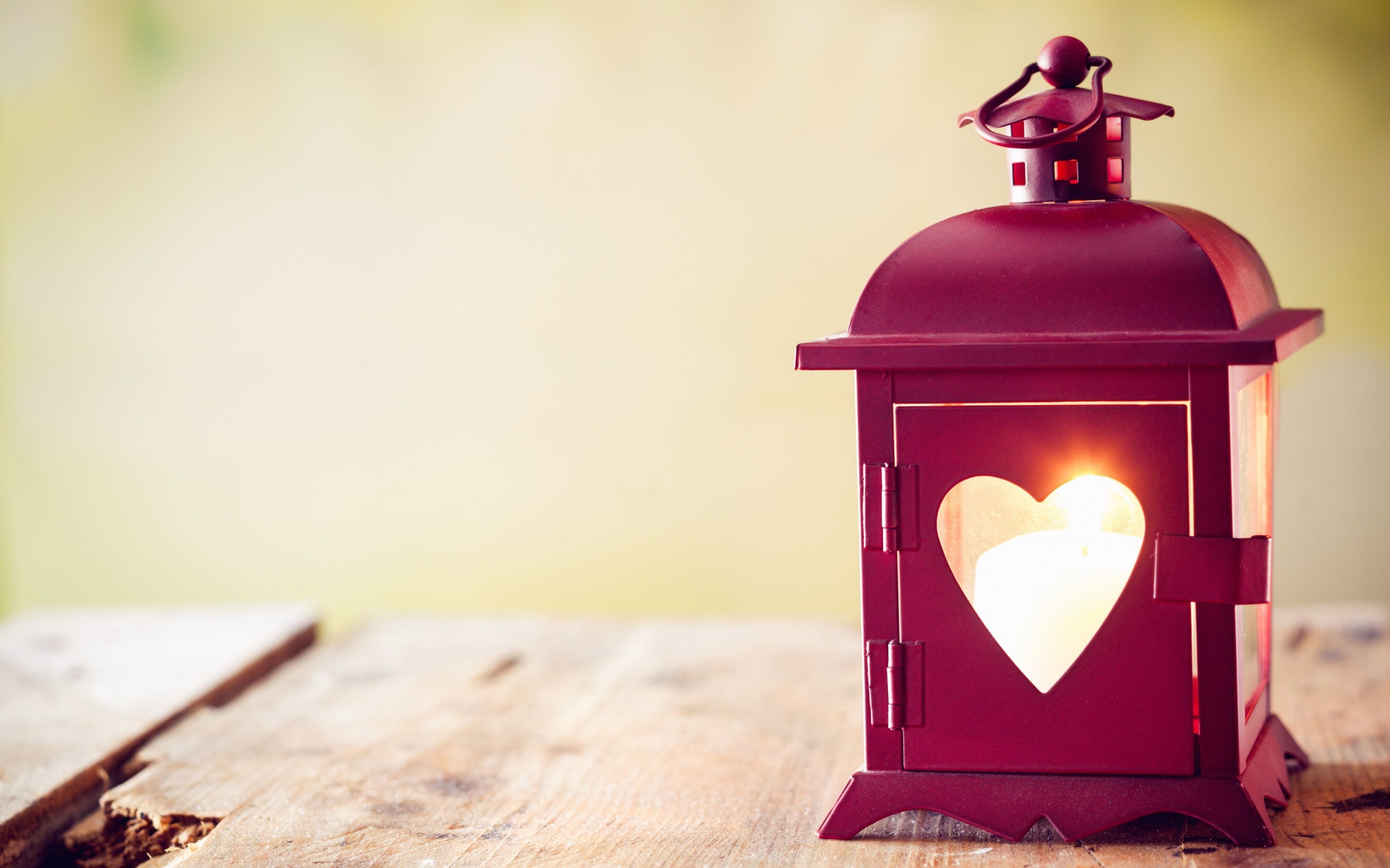 Radiant Heart Lantern Wallpaper