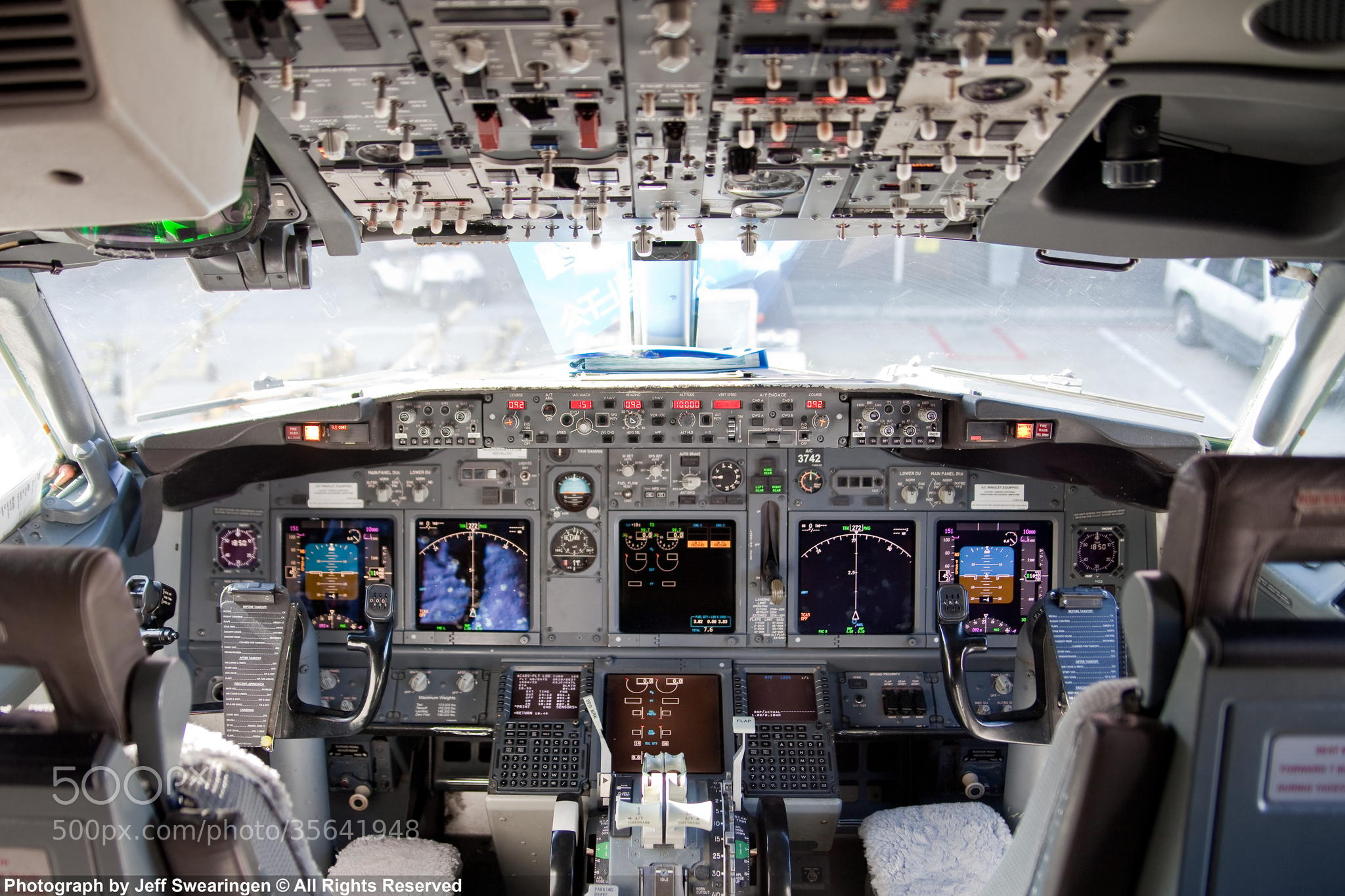 Cockpit View B737 Boeing 737 MAX 8 STEEP APPROACH Into Marseille PMVG Cockpit View B737 Boeing 737 MAX 8 STEEP APPROACH Into Marseille PMVG