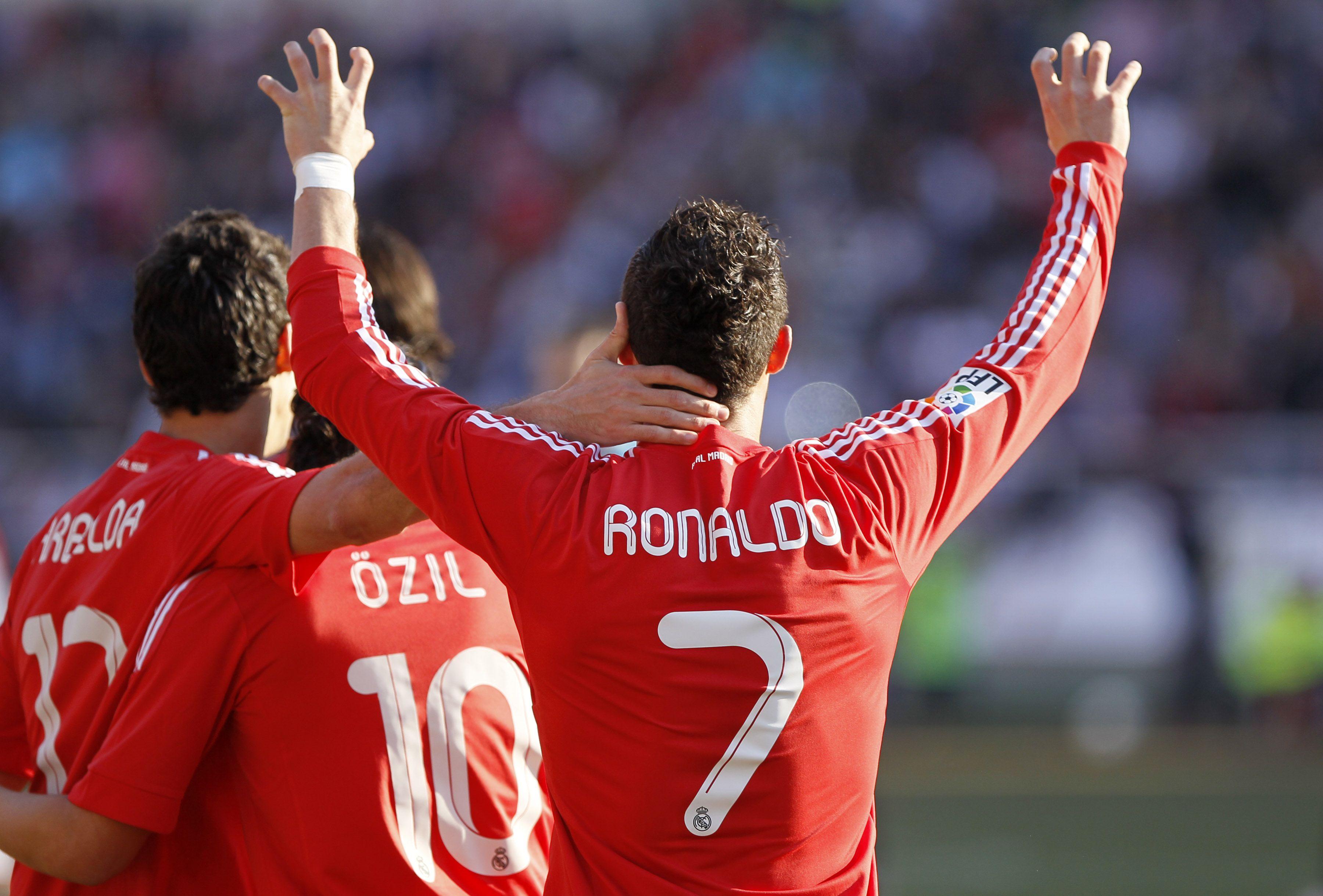 Ronaldo Backheel Keeps Real Points Clear In Spain Cnn