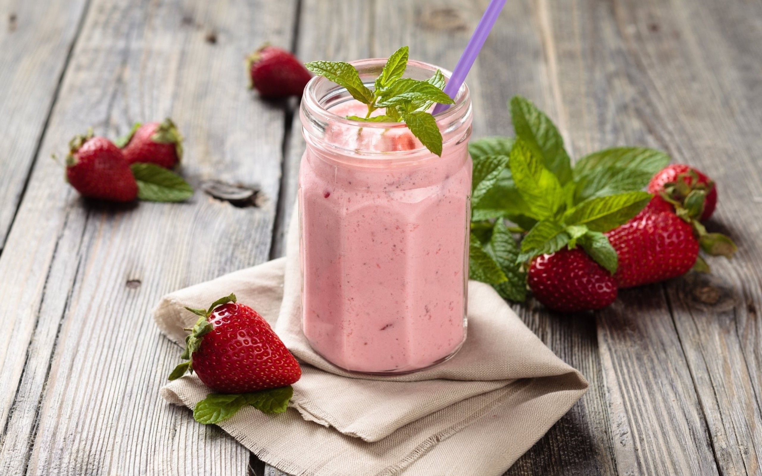 Strawberry Milk Wallpaper