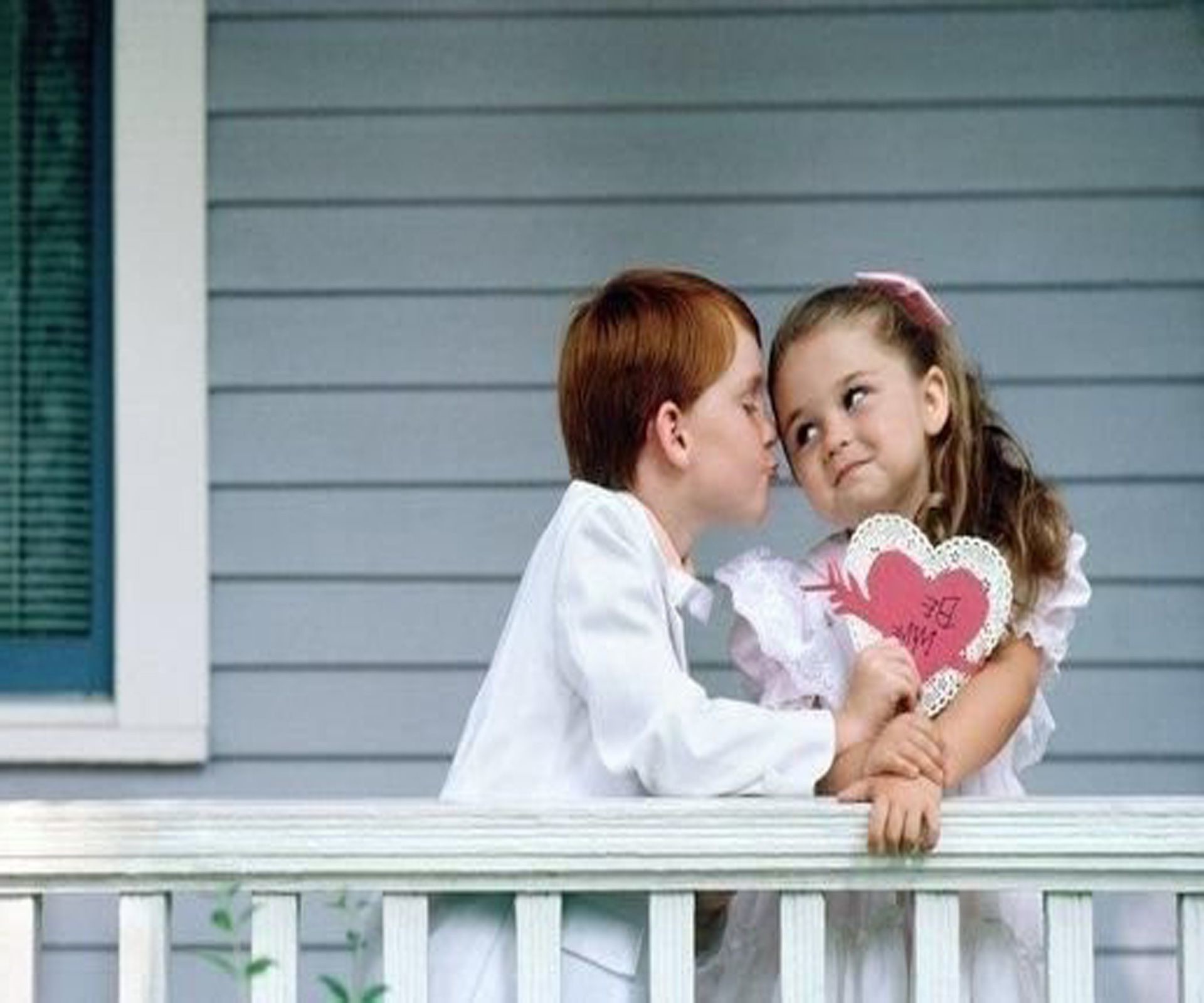 Cute Couple Background Wallpaper