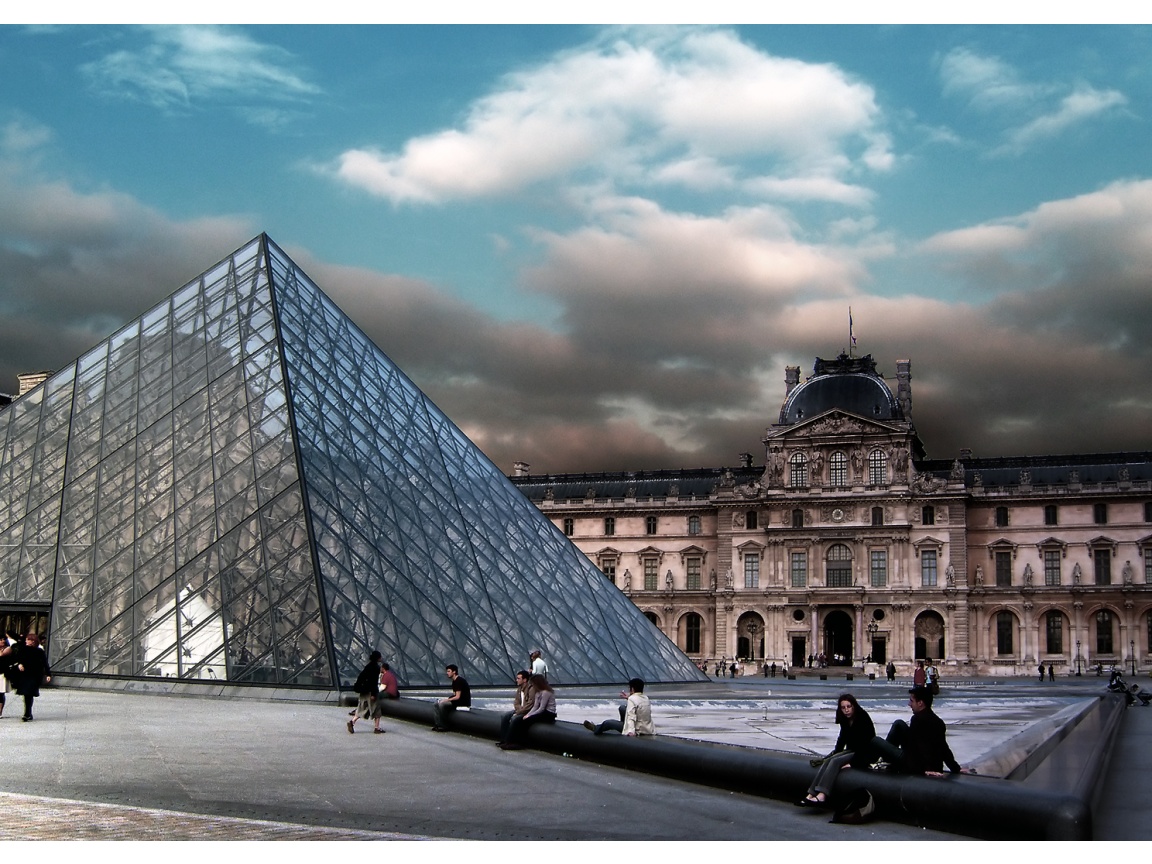 Pyramid At Louvre Museum Paris Wallpaper