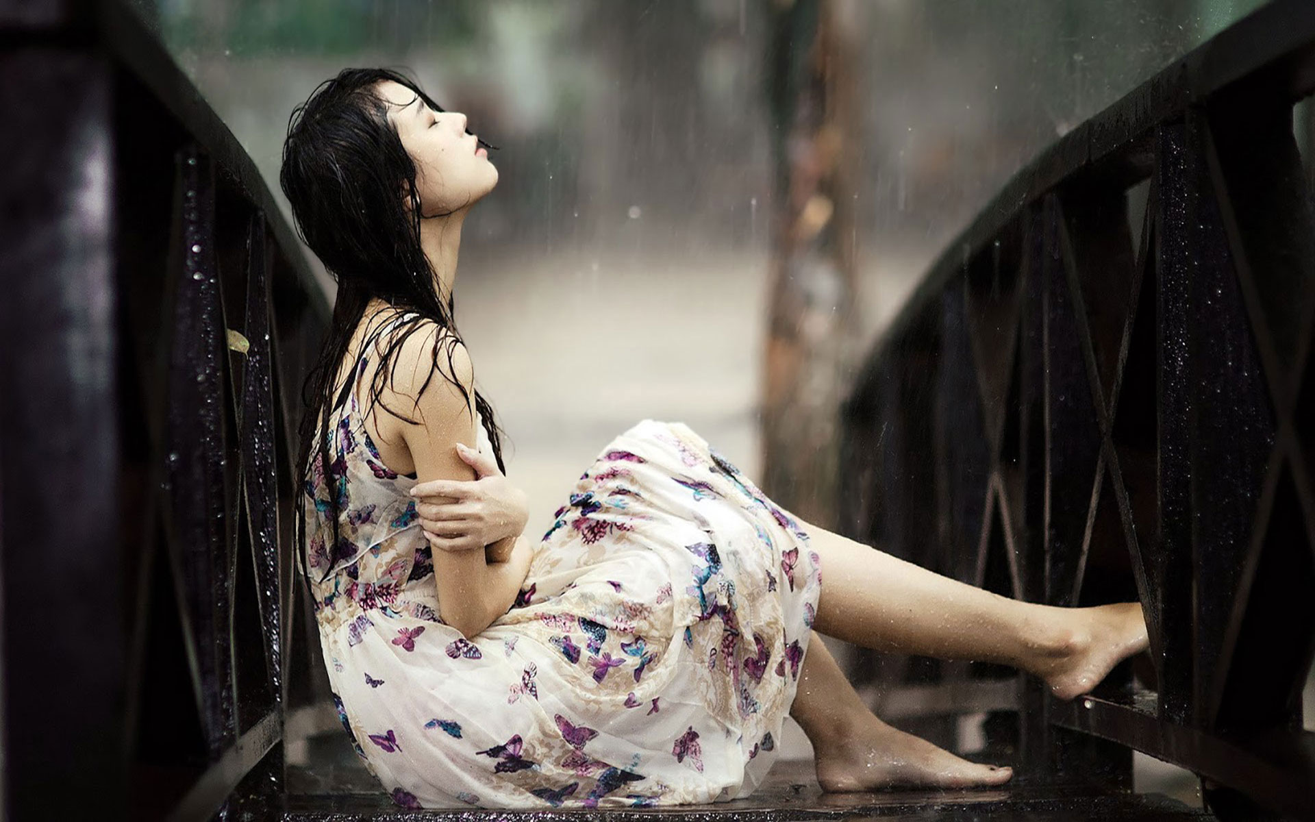 Heart Touching HD Sad Girl Wallpaper For Broken Alone