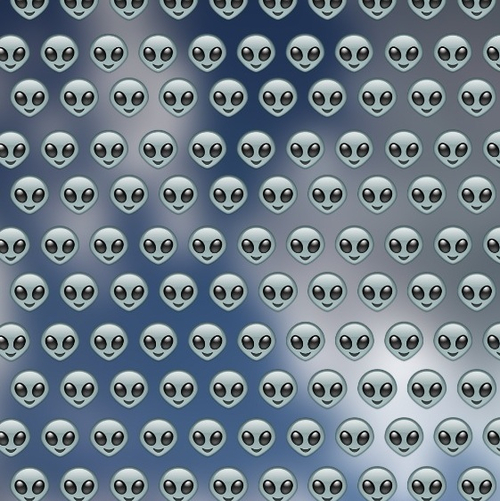 Alien Emoji Wallpaper Include