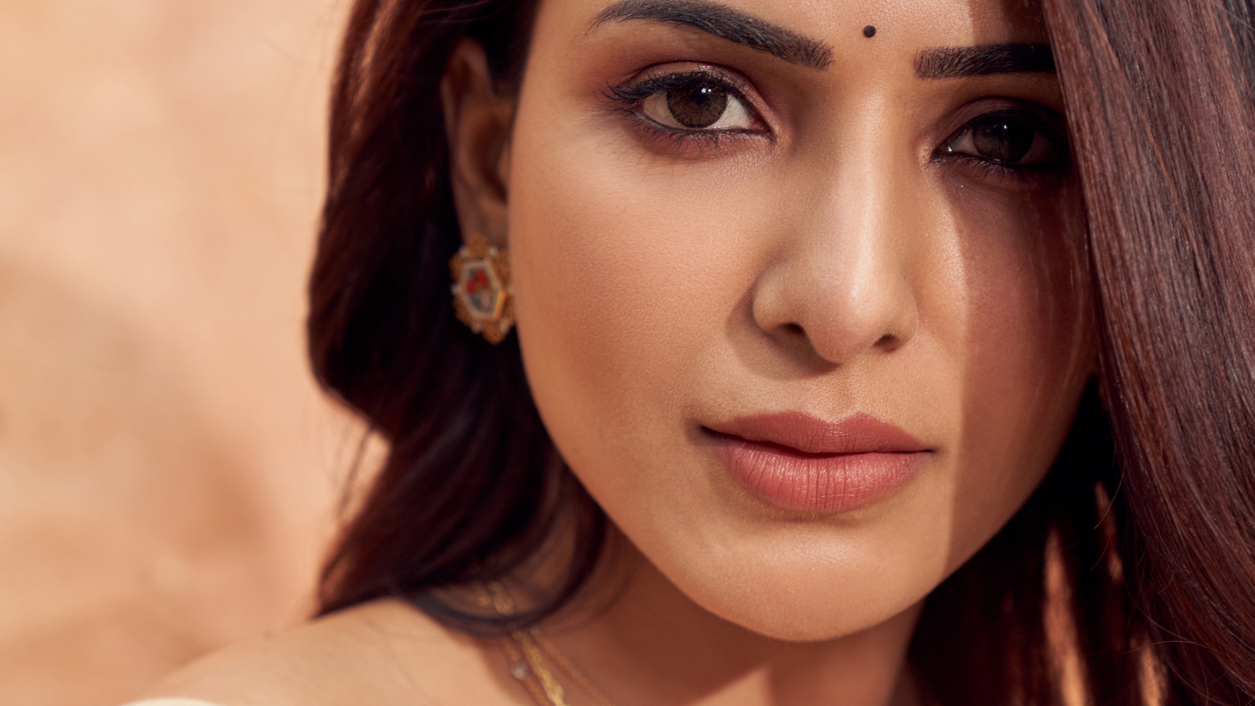 Beautiful Actress HD Wallpaper