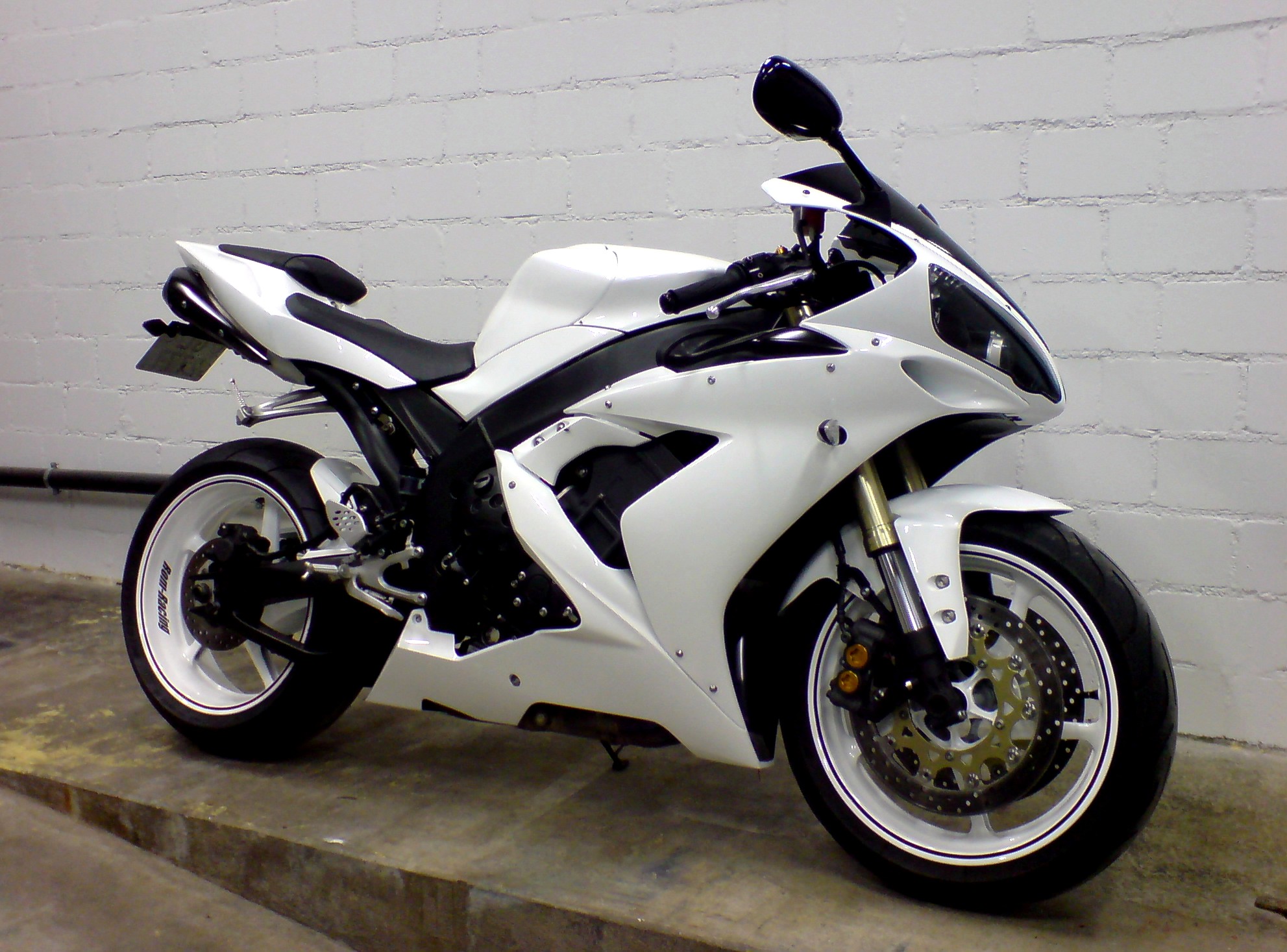 Yamaha r1 белый