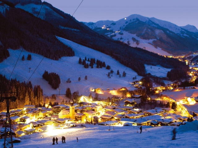 Evening ski resort Saalbach Hinterglem Austria wallpapers and images
