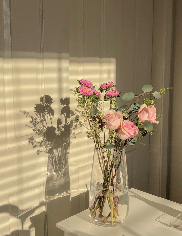 Sweet Minimalistic Flower Bouquet Wallpaper