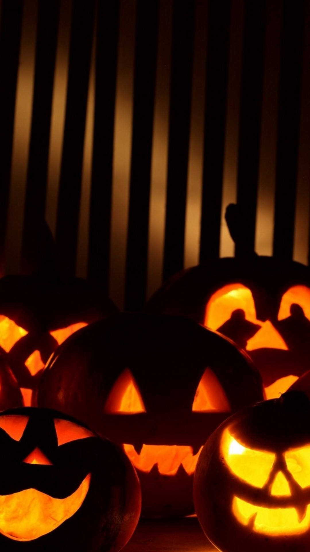 Decorate Your Phone With This Fun And Cute Halloween Design Wallpaper