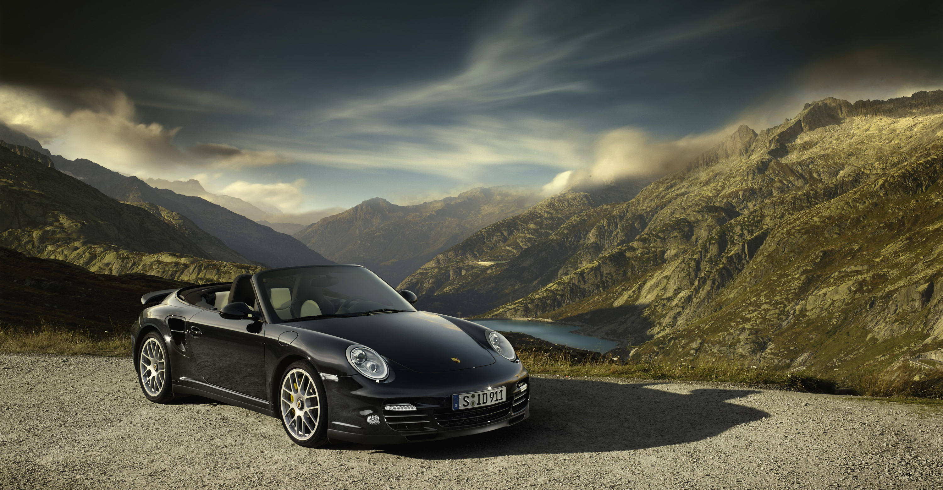 Khám phá sự lịch lãm và tinh tế của Porsche 911 2011 qua hình nền đẹp mắt này. Thiết kế nổi bật và đầy sức hút sẽ khiến bạn ngất ngây, thỏa mãn đam mê với những chiếc xe cao cấp từ hãng Porsche.