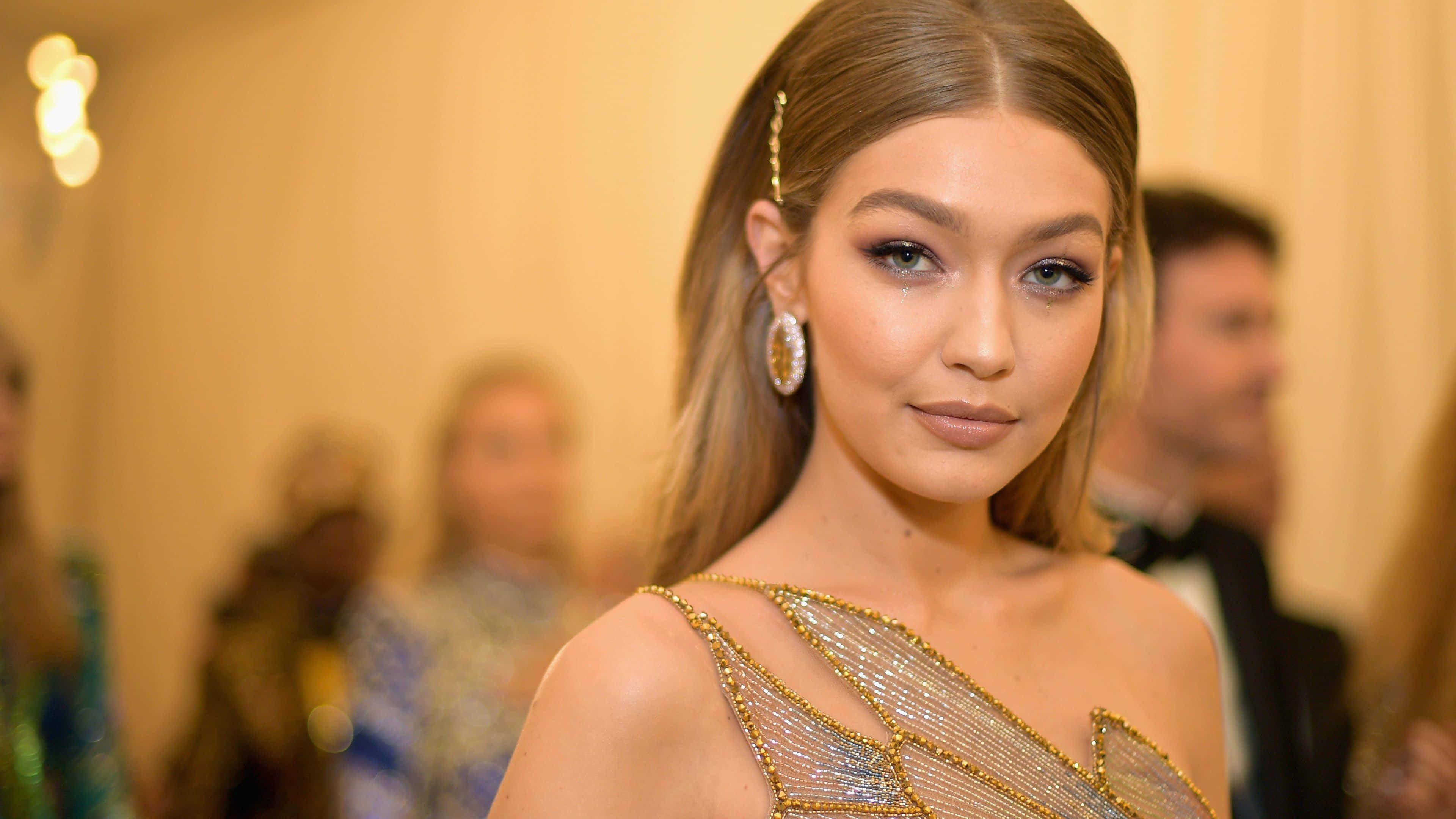 Stars Shine At The Met Gala Wallpaper