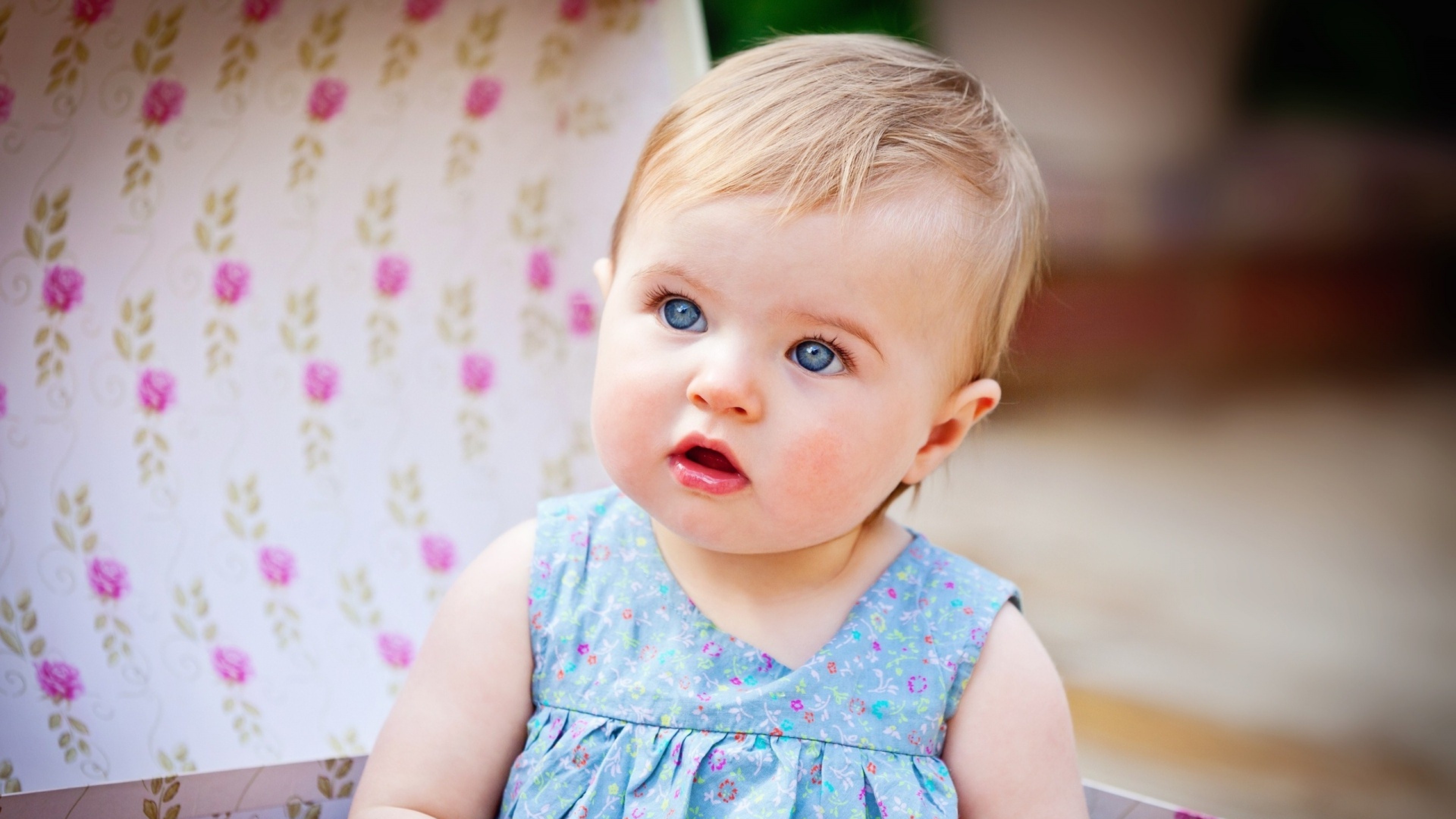 Cute Baby Girl With Beautiful Blue Eye Wallpaper HD