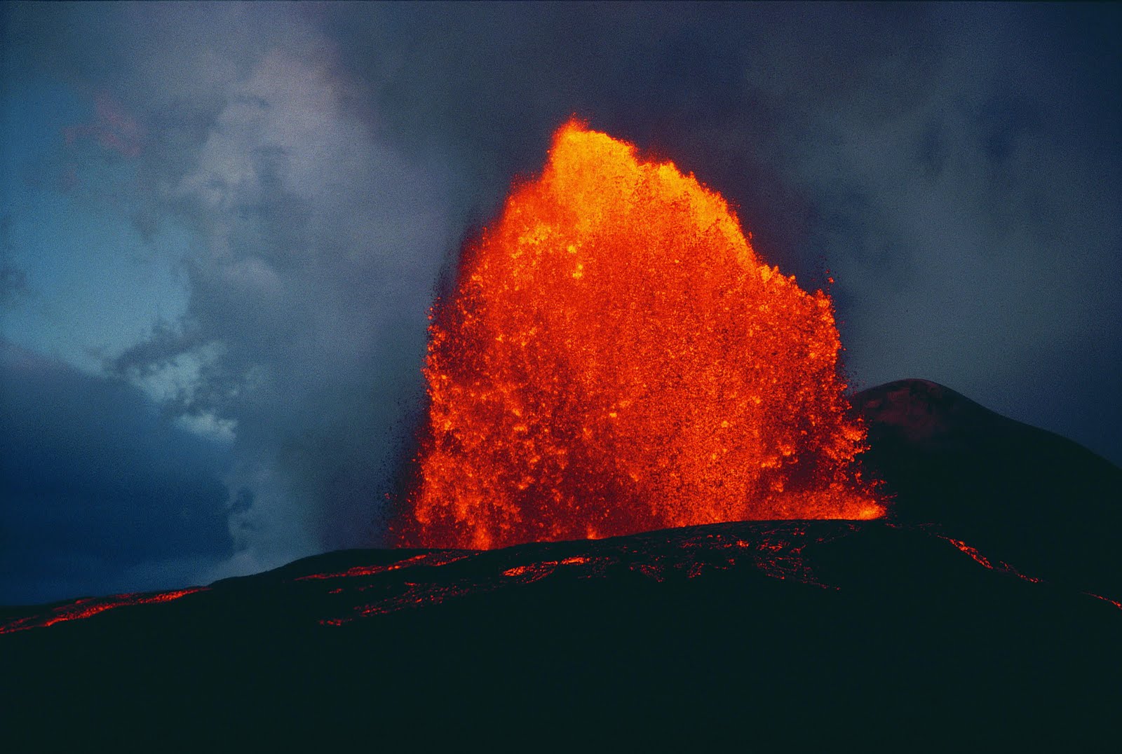 Volcano Desktop Wallpaper
