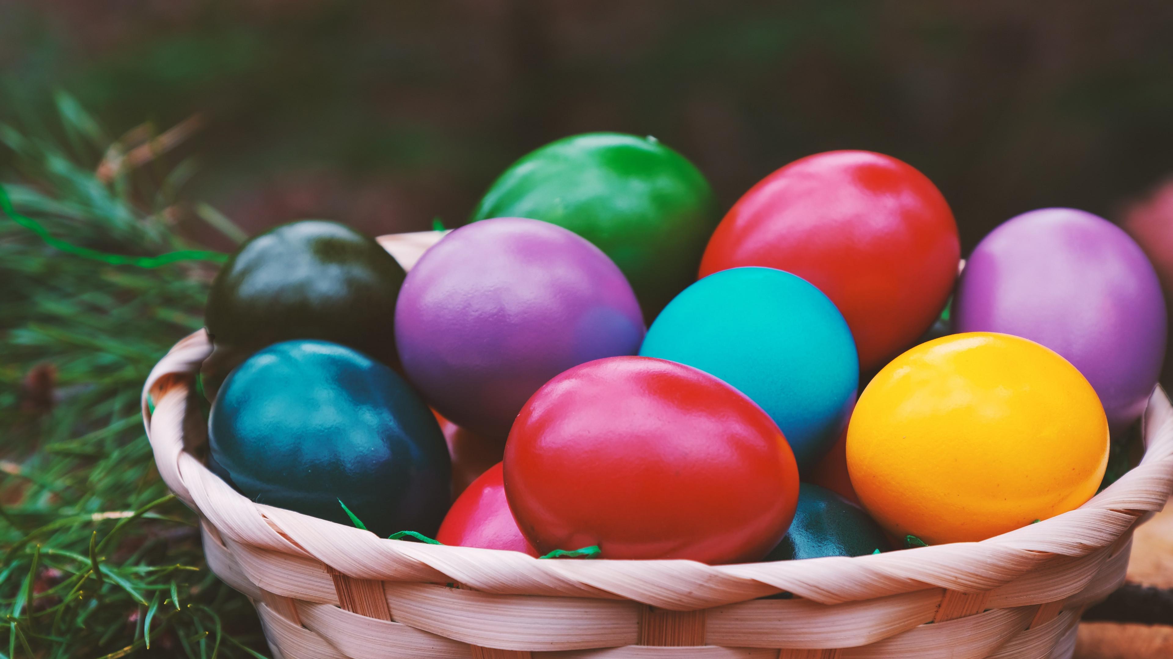 Wallpaper Easter Eggs Basket