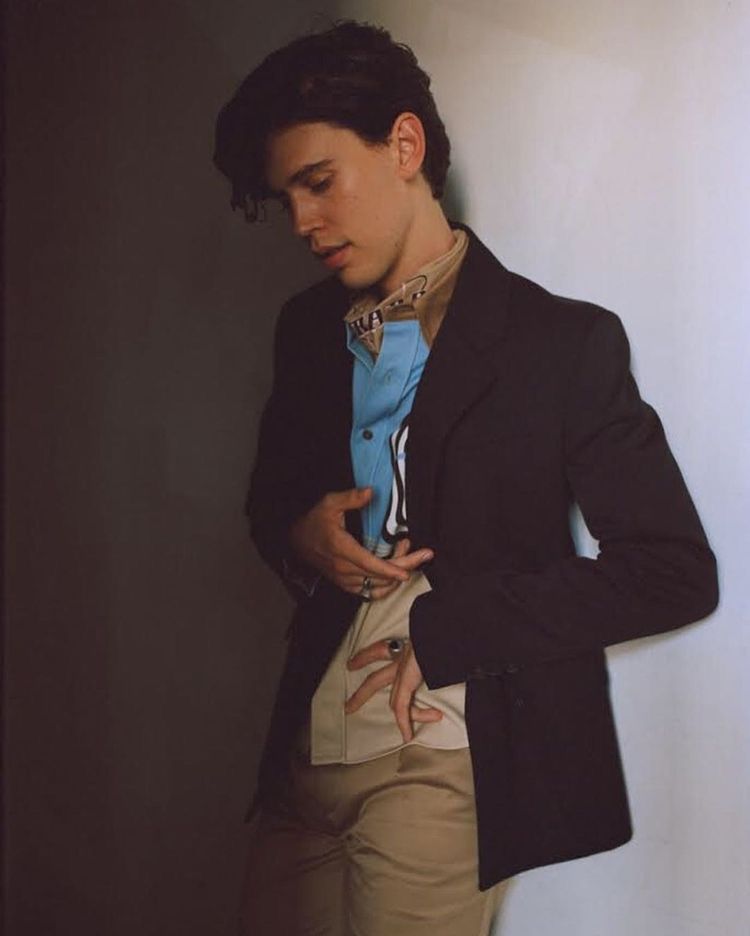 Austin Butler Elvis Aesthetic Wallpaper