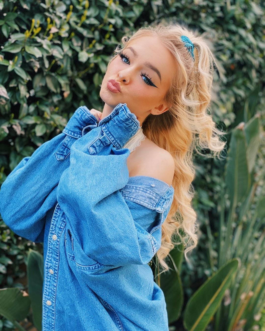 Tiktok Star Zoe Laverne Vmy9fsbldv7rjzv4 Wallpaper