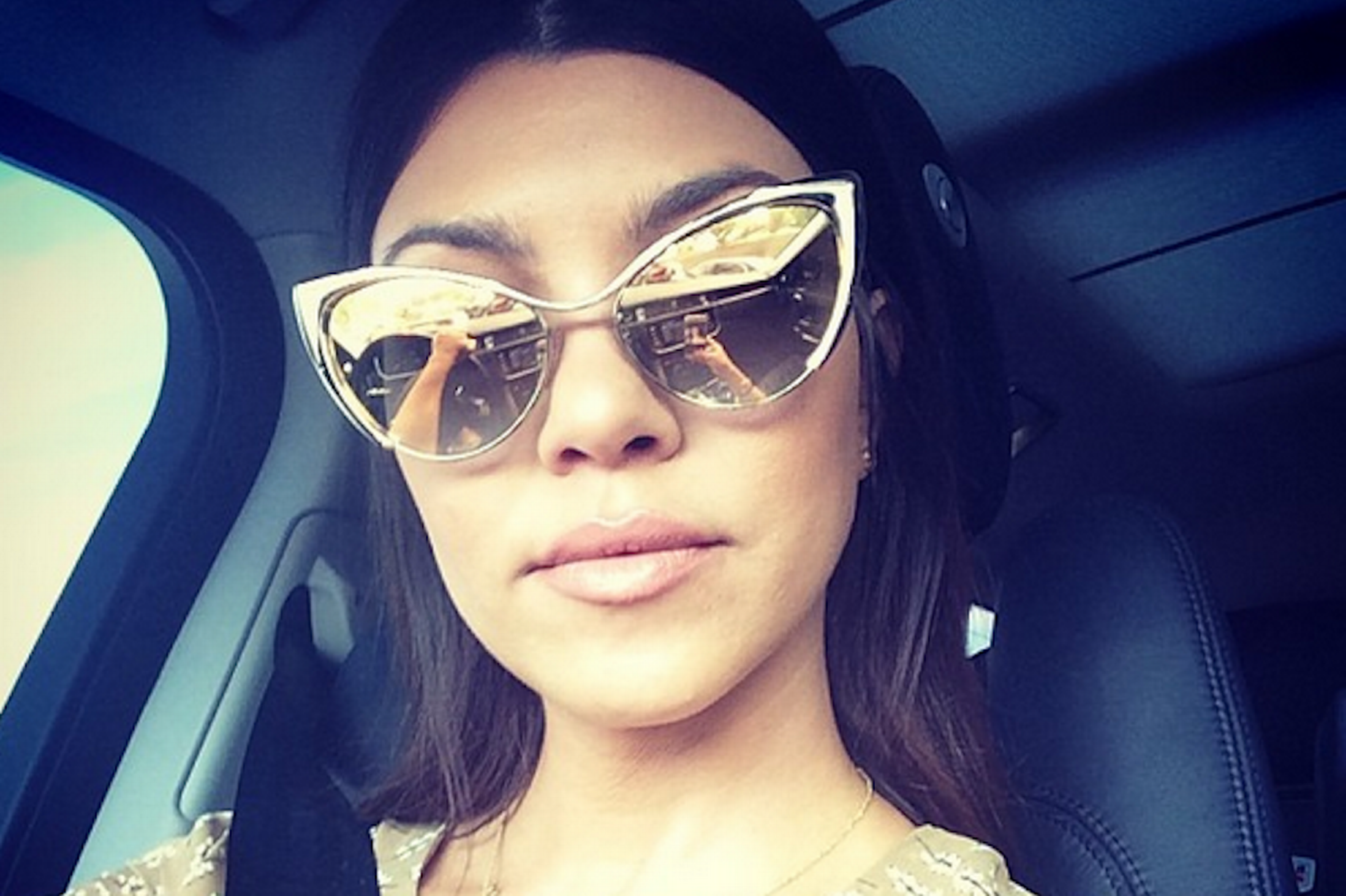 Kourtney Kardashian Sunglasses HD Wallpaper