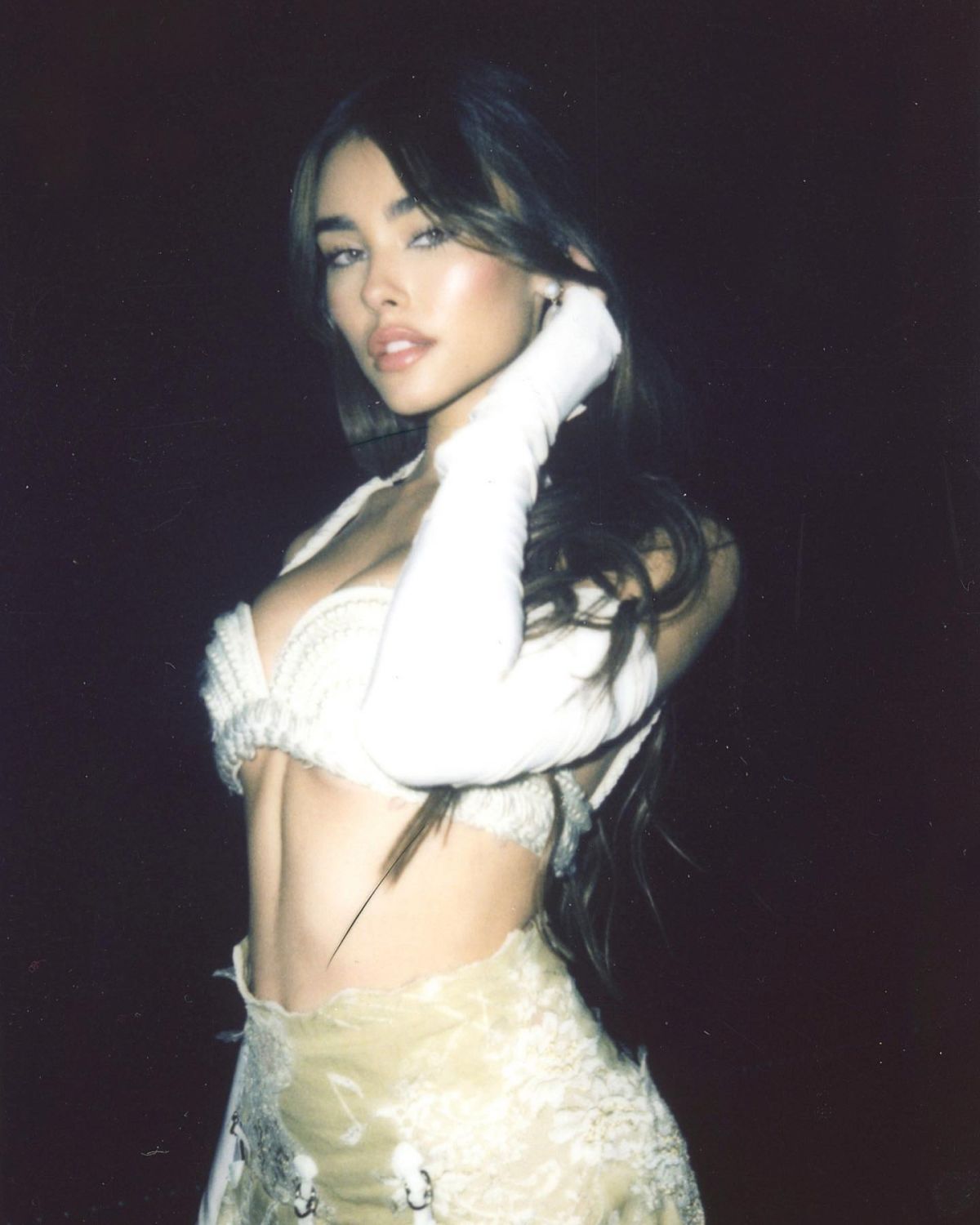 Madison Beer At A Photoshoot March Wallpaper