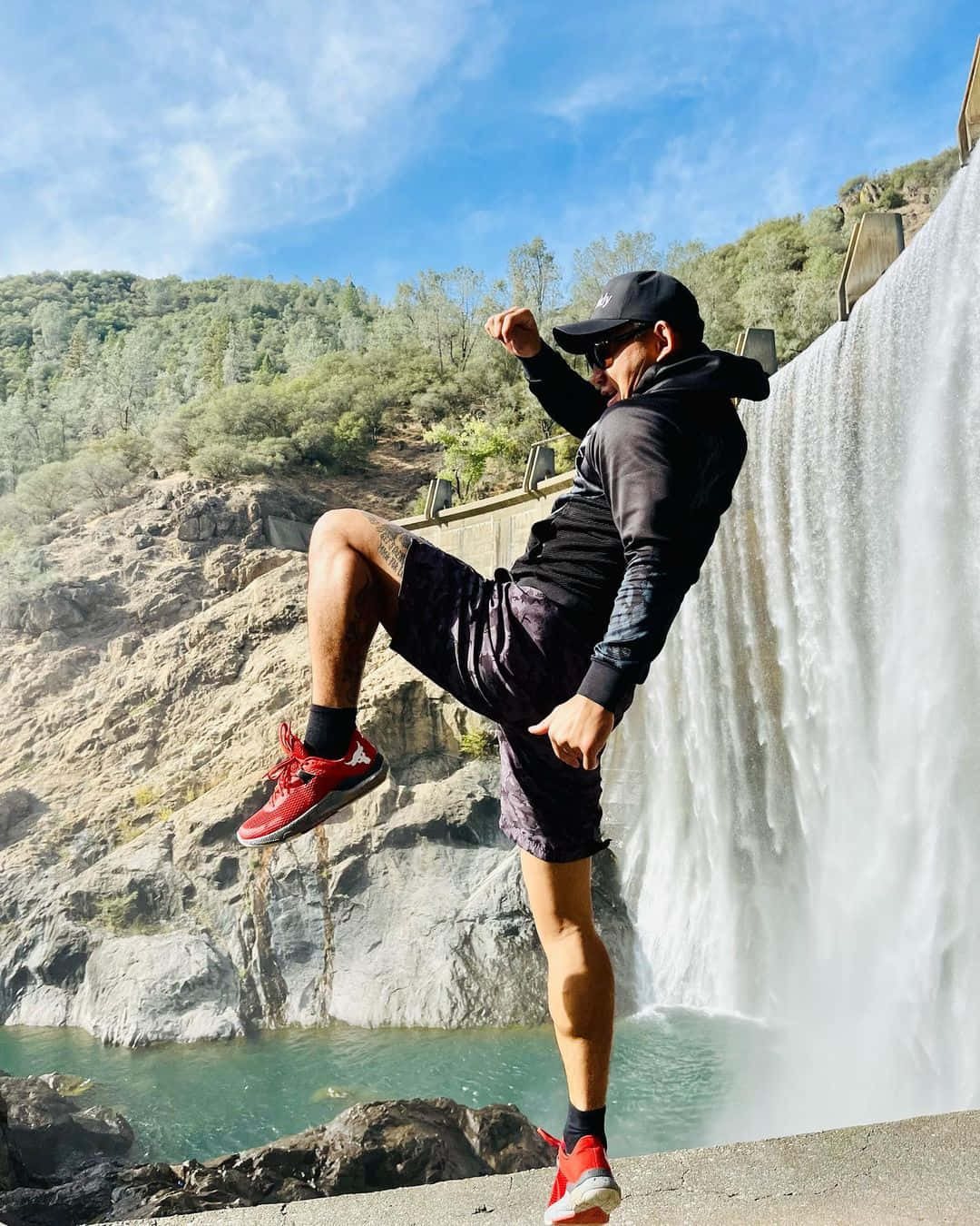 Song Yadong Training At Lake Clementine Wallpaper